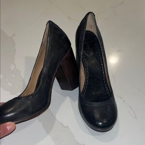 Elegant Black Leather Pumps